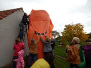 Převlékáme čarodějnici za Obří Halloweenskou mrkvodýni